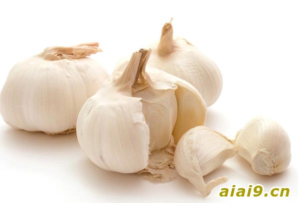 艾灸可以这样玩！隔姜灸、隔蒜灸、隔盐灸、隔附子饼灸